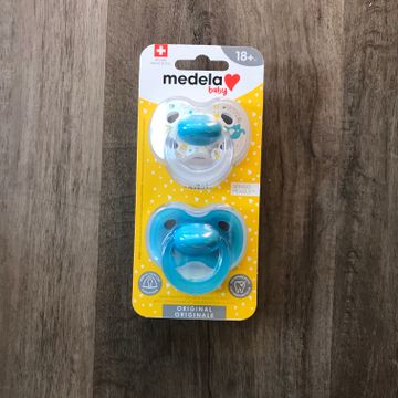 Medela  - Pacifiers (White, Blue)