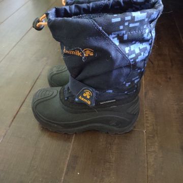 Kamik - Mid-calf boots (Black, Blue, Orange)