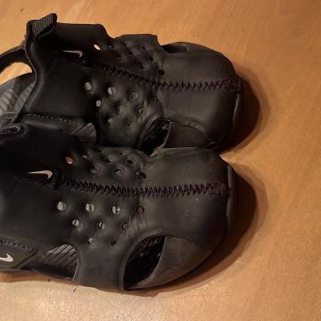 Nike - Sandals & Flip-flops (Black)