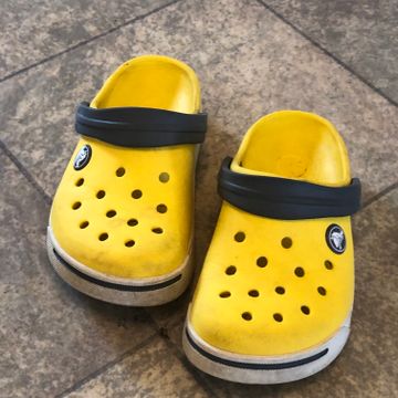 Crocs - Sandals & Flip-flops (Yellow)