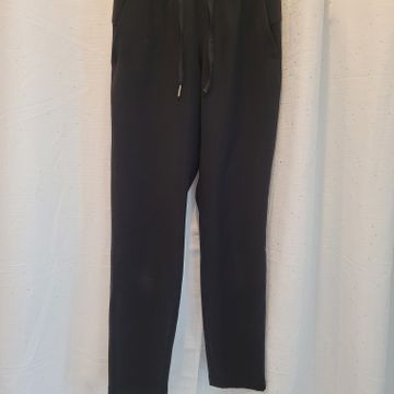 GUC Retails 118.00 Lululemon On the Fly 7/8 Pants Black Missing LuLu siver tab on 1. drawstring Pics Attached.  - Pantalons droits (Noir)