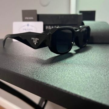 Prada - Sunglasses (Black)