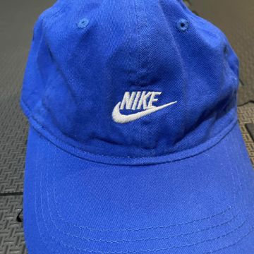 Nike  - Caps & Hats (White, Blue)
