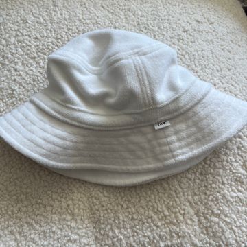 Aritzia - Hats (White)