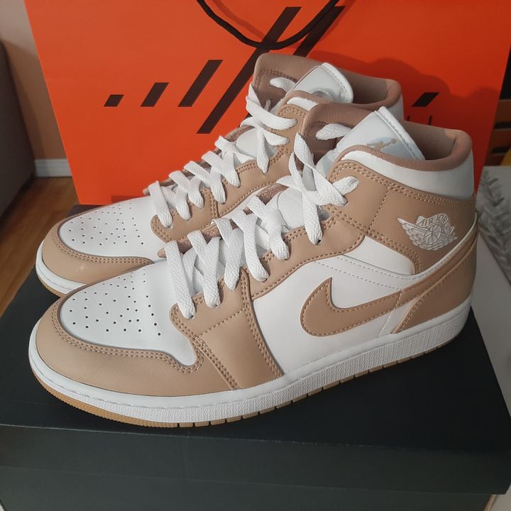 Nike clearance sneakers tan