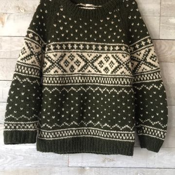 Amulet - Knitted sweaters (Green, Beige)