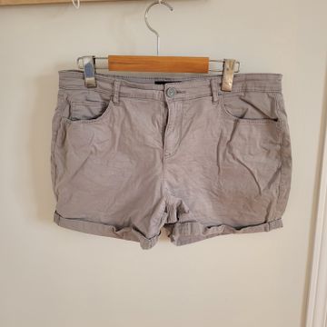 Reitmans - Shorts taille haute (Gris)