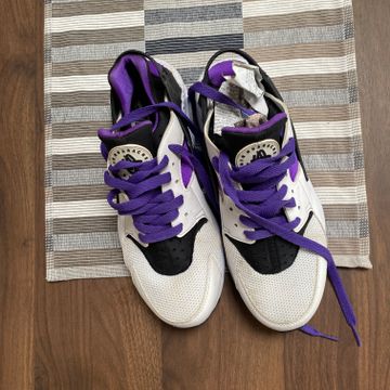 Nike  - Sneakers (White, Black, Purple)