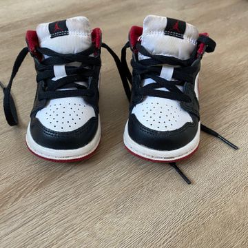 Jordan  - Chaussures de bébé (Blanc, Noir, Rouge)
