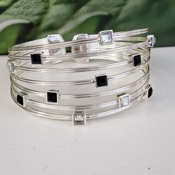 NRO - Bracelets (Black, Silver)