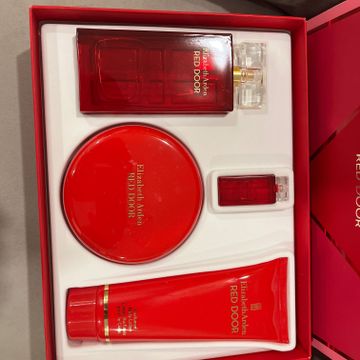 Elisabeth Arden Red Door  - Parfums (Rouge)