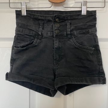 Ibiza - High-waisted shorts (Black)