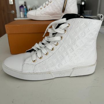 Louis Vuitton Stellar Sneakers Size: 6.5