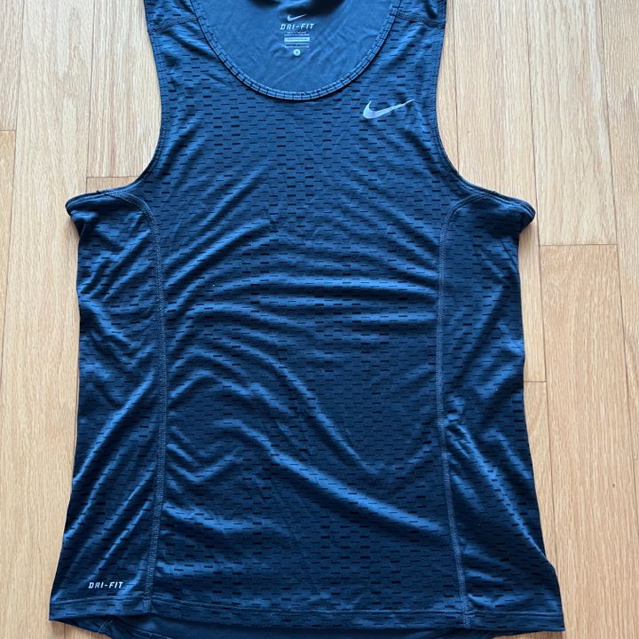 Nike - Activewear, Tops & T-shirts