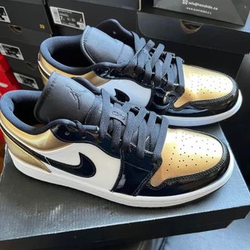 Jordan - Sneakers (Black, Gold)