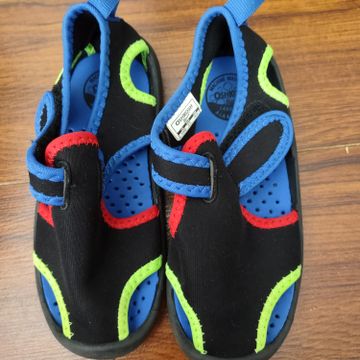 Oshkosh - Water shoes (Black, Blue, Green, Red)