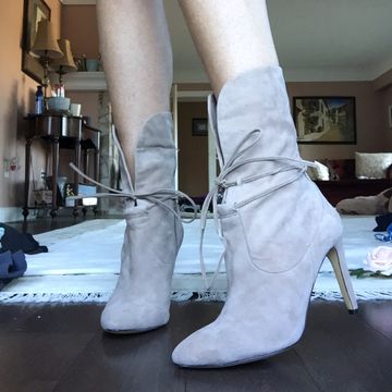 Lord & Taylor - Heeled boots (Grey, Beige)
