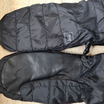 REI - Gloves (Black)