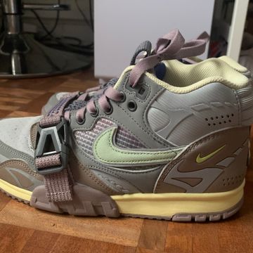 Nike - Sneakers (Purple, Grey, Beige)