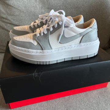 Nike - Sneakers (Grey)
