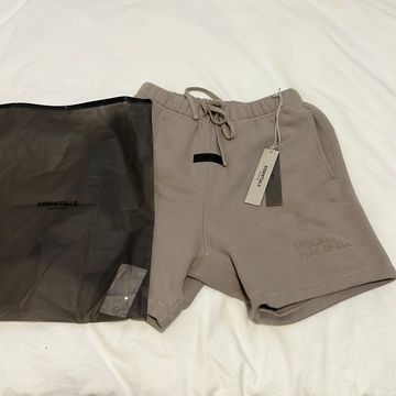 Essentials shorts size XS - Shorts, Hybrids | Vinted