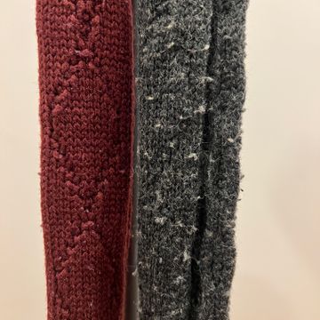 Acheté à hudson bay - Foulards tricotés (Rouge, Gris)