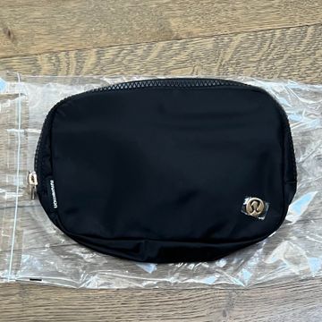 Lululemon  - Bum bags (Black, Gold)