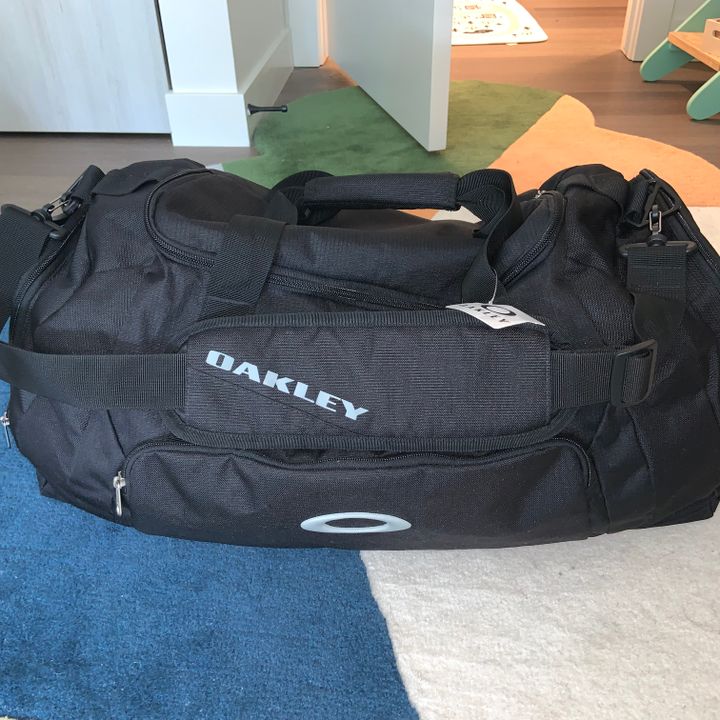 Oakley - Bags & Backpacks, Luggage & Suitcases | Vinted