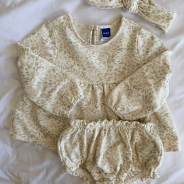 Old Navy - Other baby clothing