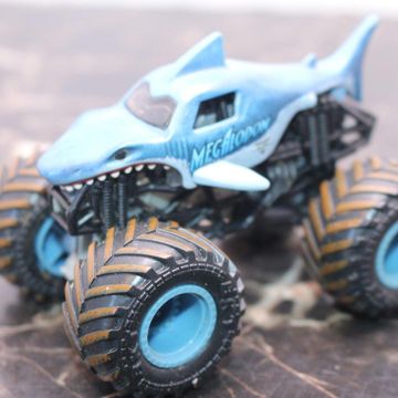 Hot Wheels Megalodon Monster Truck - Autres jouets et jeux (Turquiose)