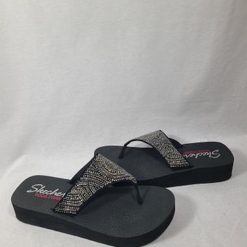 Sketchers - Heeled sandals (Black)