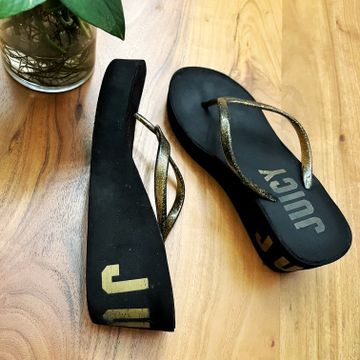 JUICY COUTURE - Flip flops (Black, Gold)