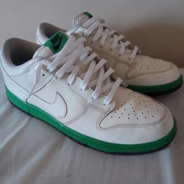 Nike - Sneakers (White, Black, Green)