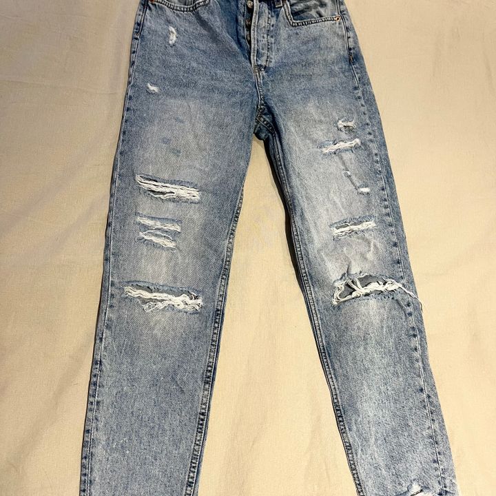 Boyfriend ripped hotsell jeans h&m