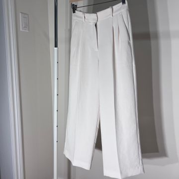 aritzia  - Cropped pants & Chinos (White, Beige)