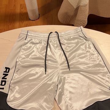 AND1 - Chino shorts (White)