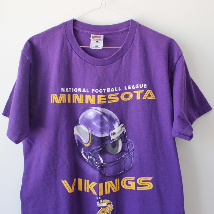 Minnesota Vikings t-shirt size Large NFL team apparel NWT Purple