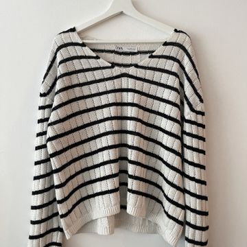 Zara - Knitted sweaters (White, Black)