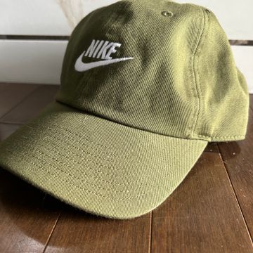 Nike - Caps (White, Green)