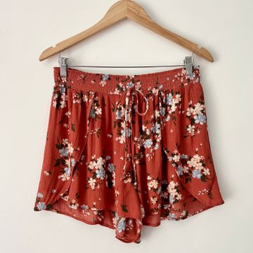 American Eagle Outfitters  - High-waisted shorts