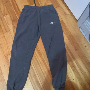 Nike  - Pantalons à jambes larges (Gris)