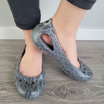 Crocs - Flat sandals (Grey)