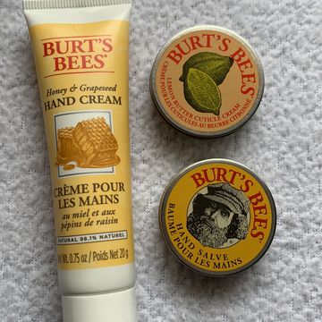 Burt’s Bees  - Soin mains (Blanc, Jaune, Argent)